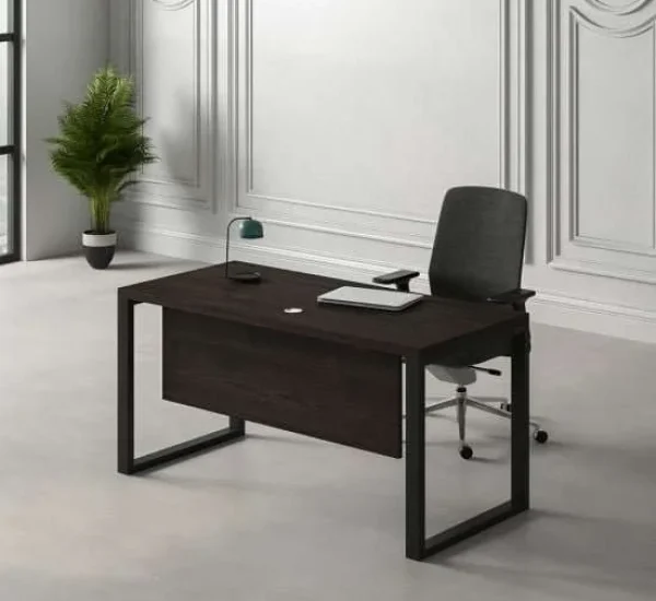 Latus employee desk without storage