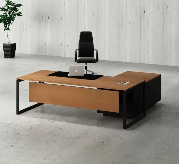 Latus Manager Desk